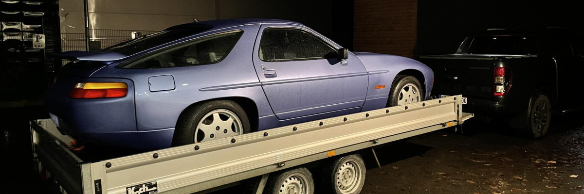 JH 1986er Porsche 928 S Porsche 1986 Ein Gran-Turismo-Wagen mit V8-Frontmotor und Hinterradantrieb. Getriebe und Differential liegen in einem gemeinsamen Gehäuse an der Hinterachse (Transaxle) (58)